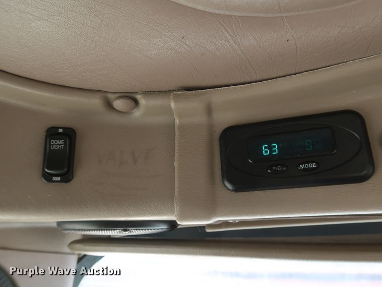 image for item IY9106 2006 International 9400i  semi truck