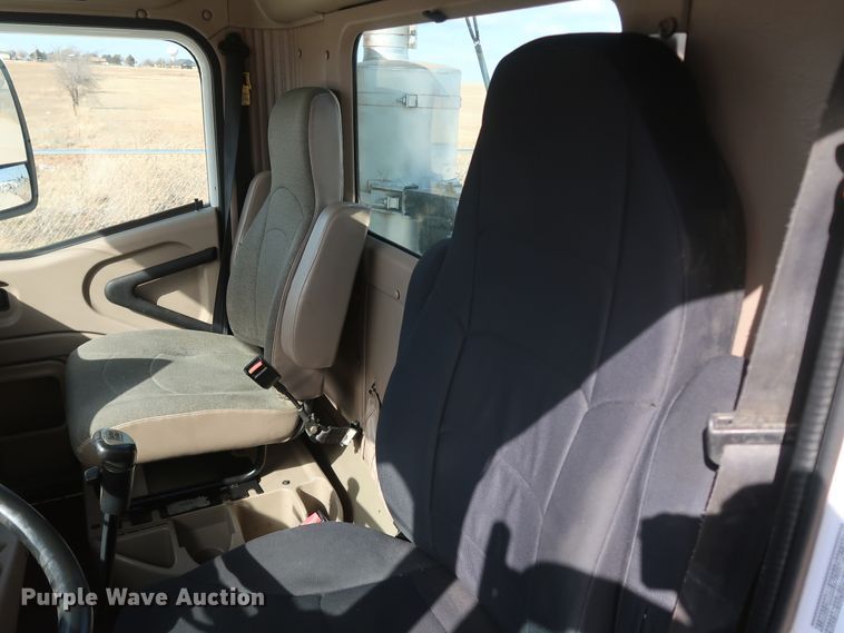 image for item IY9106 2006 International 9400i  semi truck