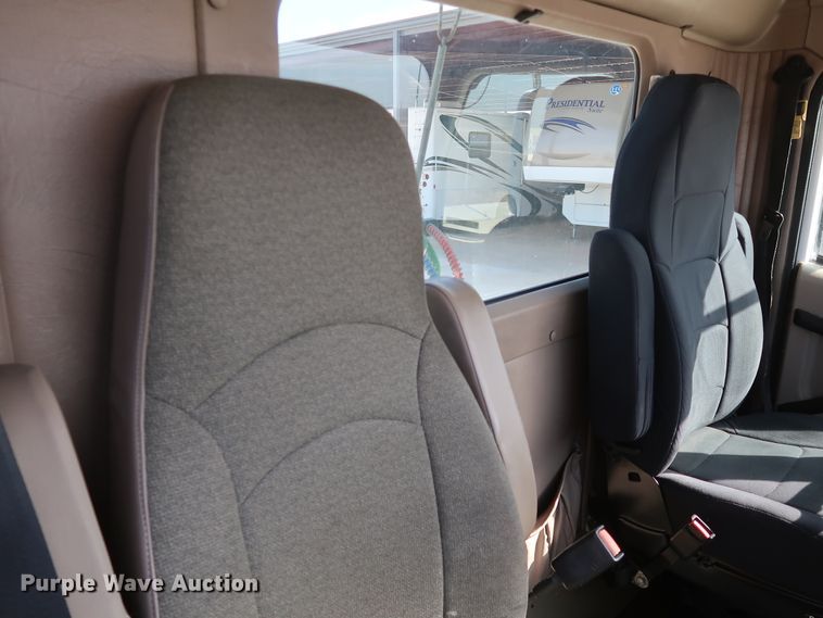 image for item IY9106 2006 International 9400i  semi truck