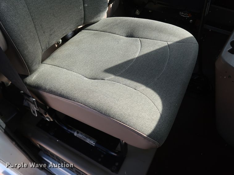 image for item IY9106 2006 International 9400i  semi truck