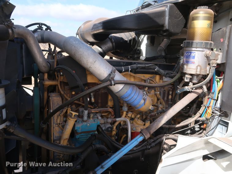 image for item IY9106 2006 International 9400i  semi truck