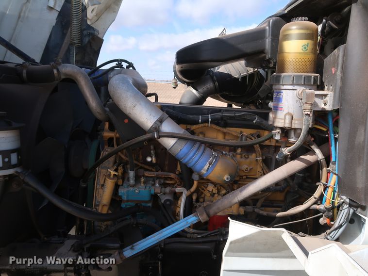 image for item IY9106 2006 International 9400i  semi truck