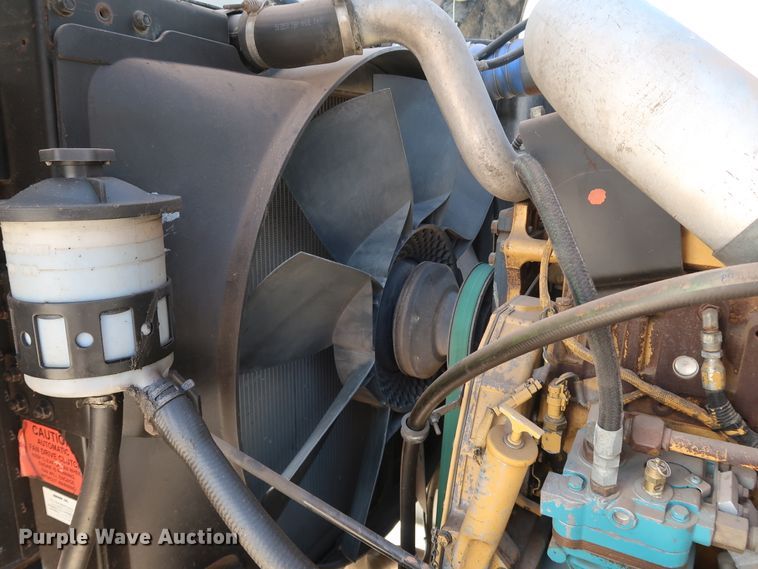 image for item IY9106 2006 International 9400i  semi truck