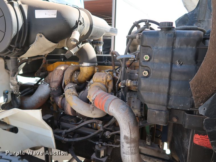 image for item IY9106 2006 International 9400i  semi truck