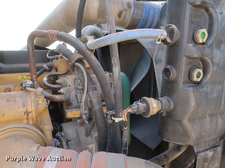 image for item IY9106 2006 International 9400i  semi truck