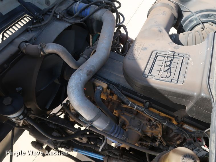 image for item IY9106 2006 International 9400i  semi truck