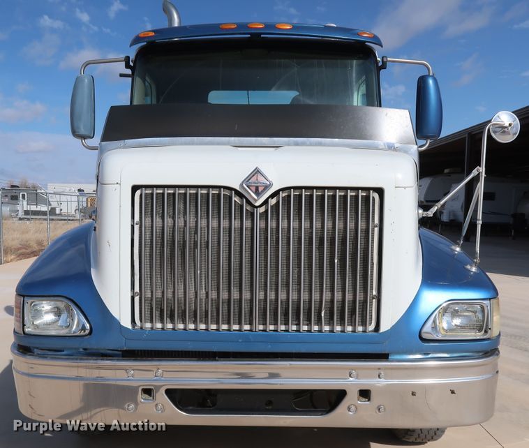 image for item IY9106 2006 International 9400i  semi truck