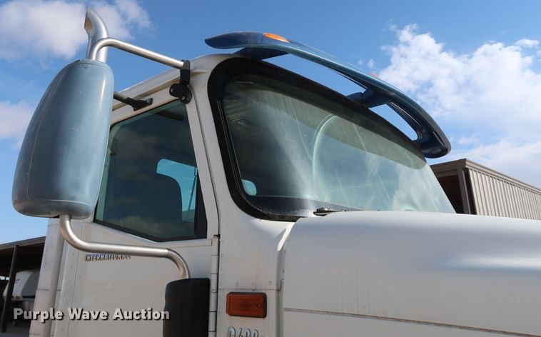 image for item IY9106 2006 International 9400i  semi truck