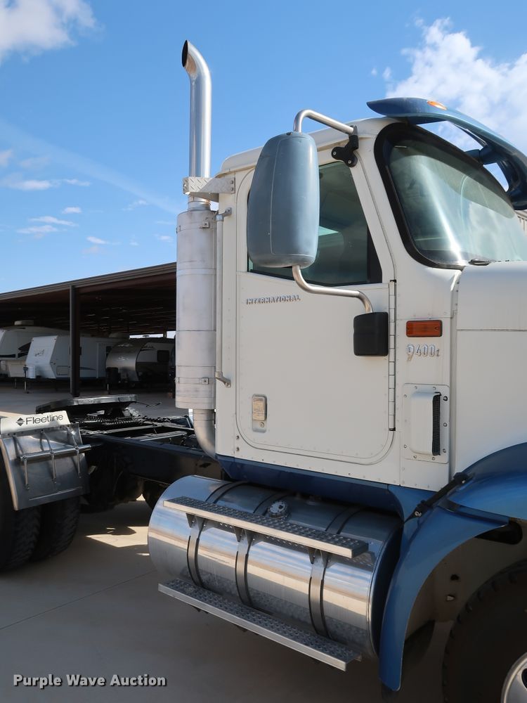 image for item IY9106 2006 International 9400i  semi truck