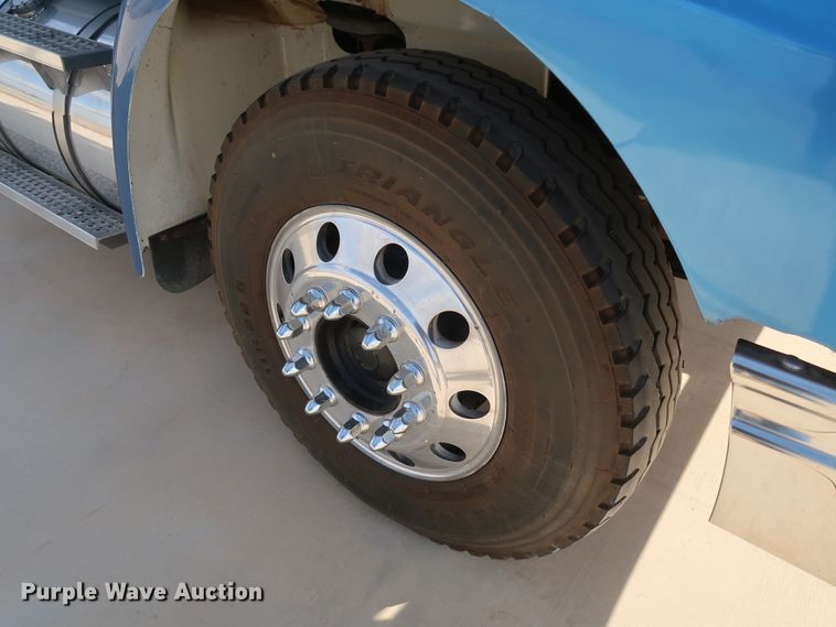 image for item IY9106 2006 International 9400i  semi truck