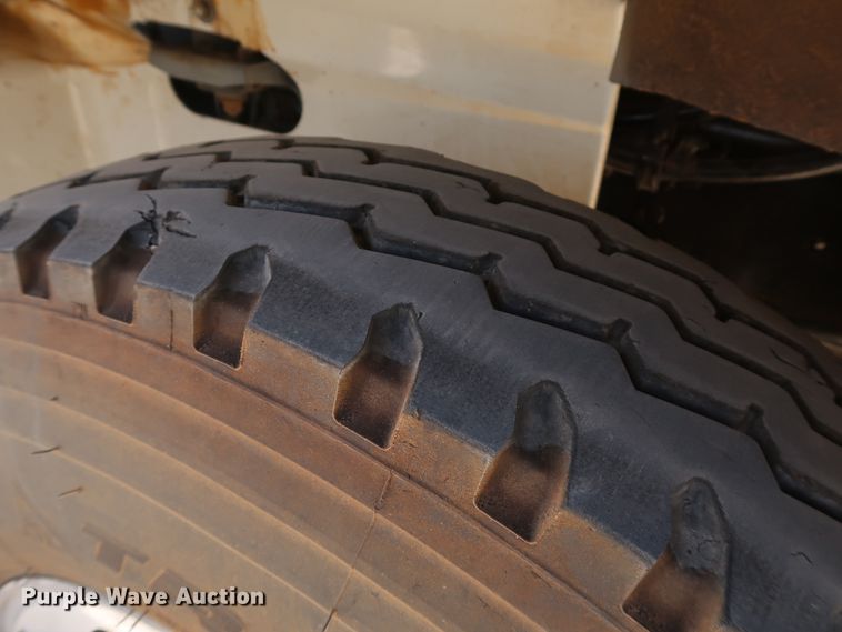 image for item IY9106 2006 International 9400i  semi truck