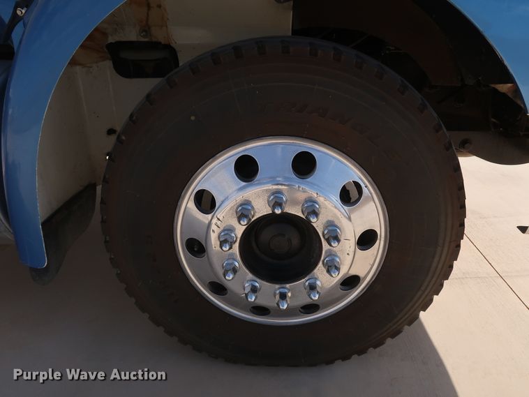 image for item IY9106 2006 International 9400i  semi truck