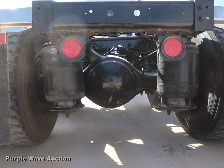 image for item IY9106 2006 International 9400i  semi truck