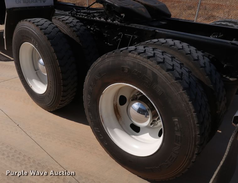 image for item IY9106 2006 International 9400i  semi truck