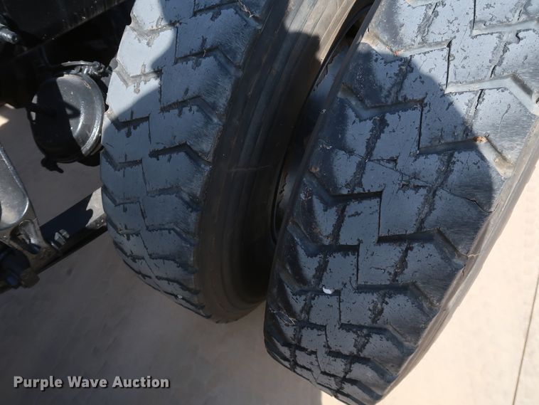 image for item IY9106 2006 International 9400i  semi truck