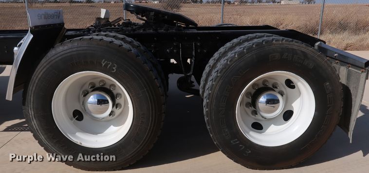 image for item IY9106 2006 International 9400i  semi truck