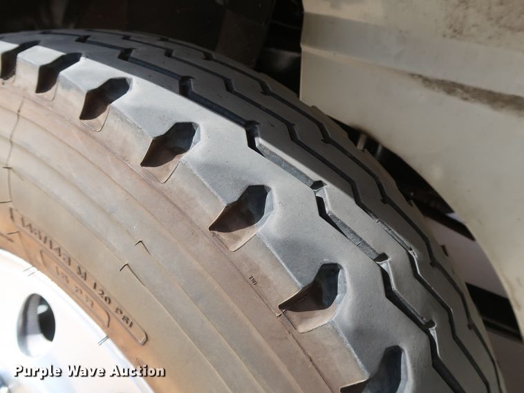 image for item IY9106 2006 International 9400i  semi truck