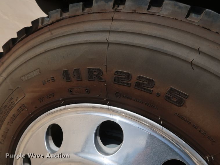 image for item IY9106 2006 International 9400i  semi truck