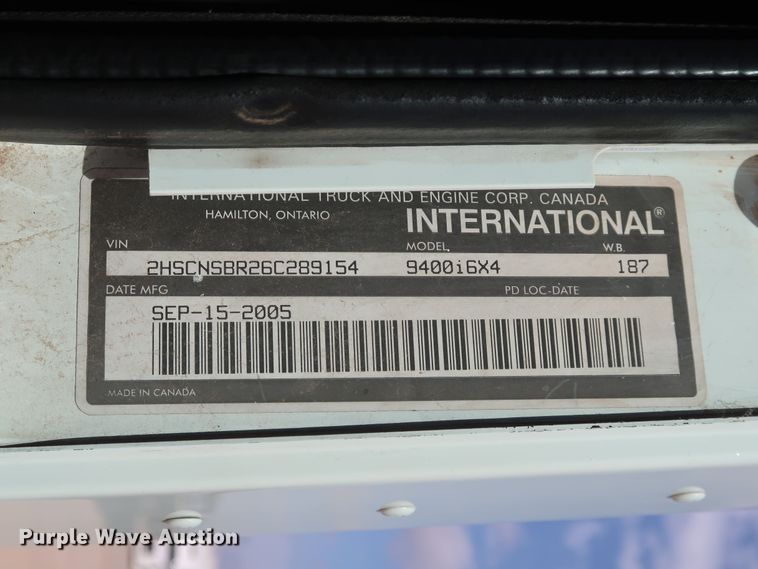 image for item IY9106 2006 International 9400i  semi truck