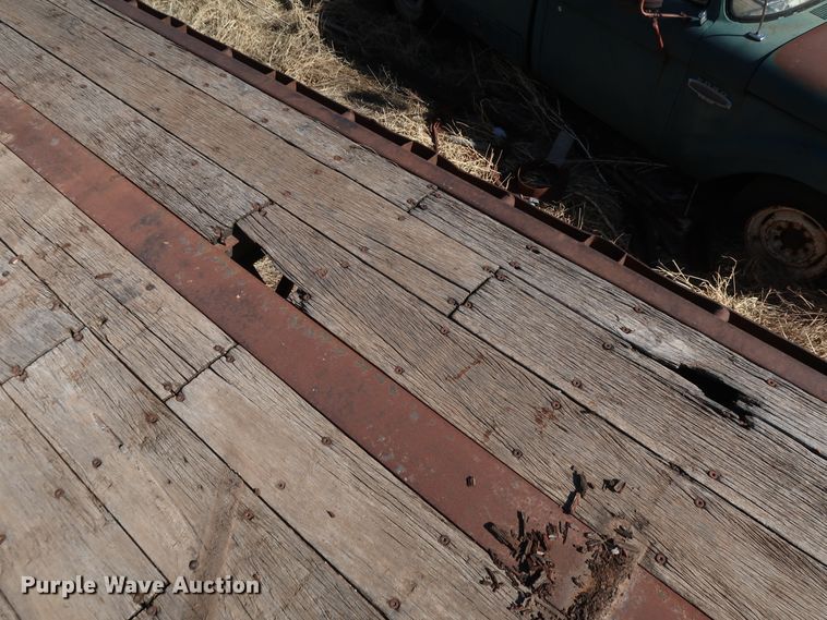 image for item IY9111 1998 Daco F25NAR4898  flatbed trailer