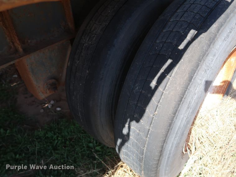 image for item IY9111 1998 Daco F25NAR4898  flatbed trailer