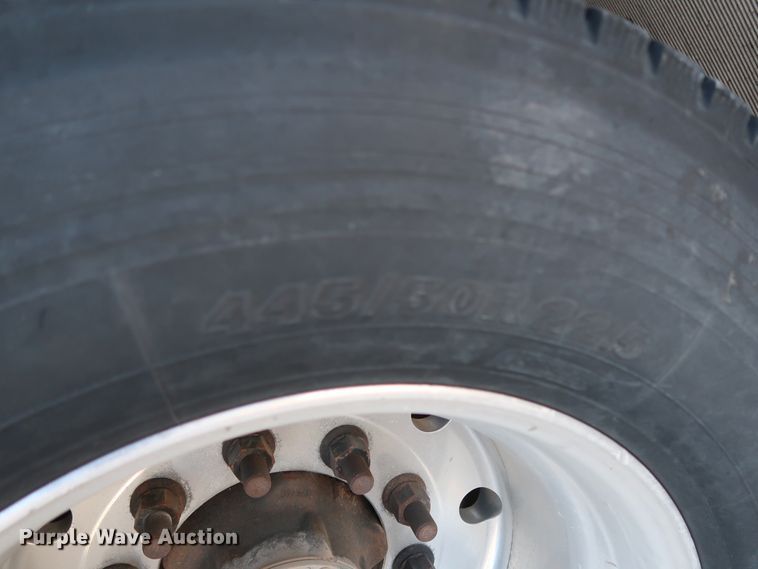 image for item IY9112 2012 Stoughton AVW-535T-S-C-AR  dry van trailer