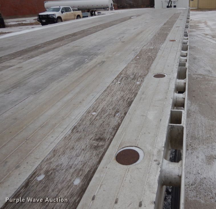 image for item JK9777 1999 Benson  flatbed trailer