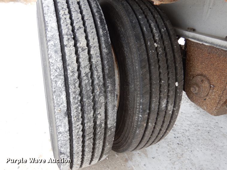 image for item JK9777 1999 Benson  flatbed trailer