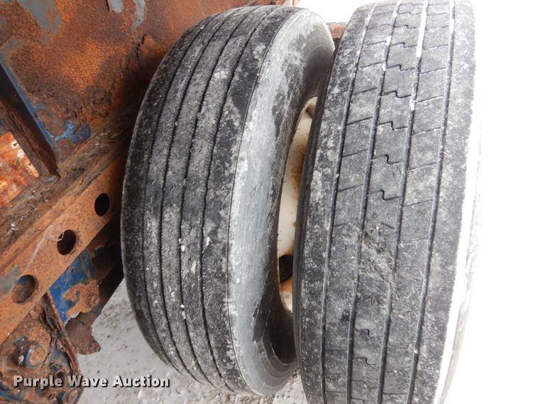 image for item JK9778 2005 Great Dane GPES-245-74  extendable flatbed trailer