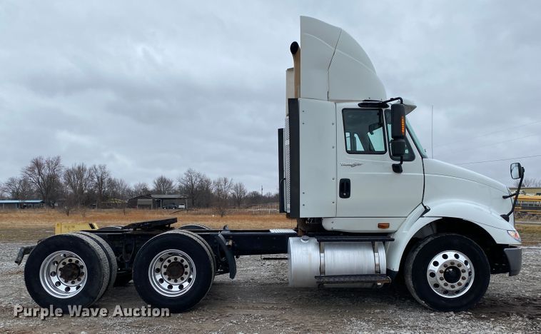 image for item JN9201 2012 International 8600  semi truck