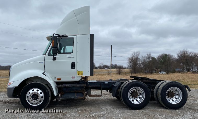 image for item JN9201 2012 International 8600  semi truck