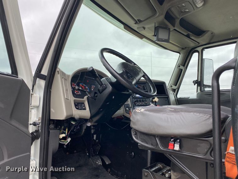 image for item JN9201 2012 International 8600  semi truck