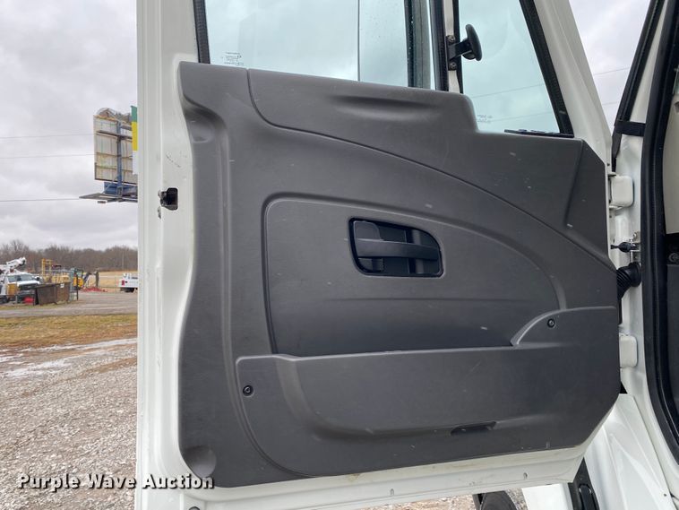 image for item JN9201 2012 International 8600  semi truck