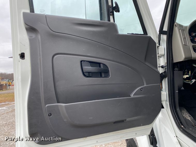 image for item JN9201 2012 International 8600  semi truck