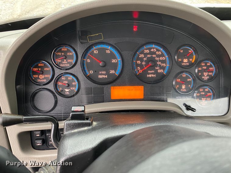 image for item JN9201 2012 International 8600  semi truck