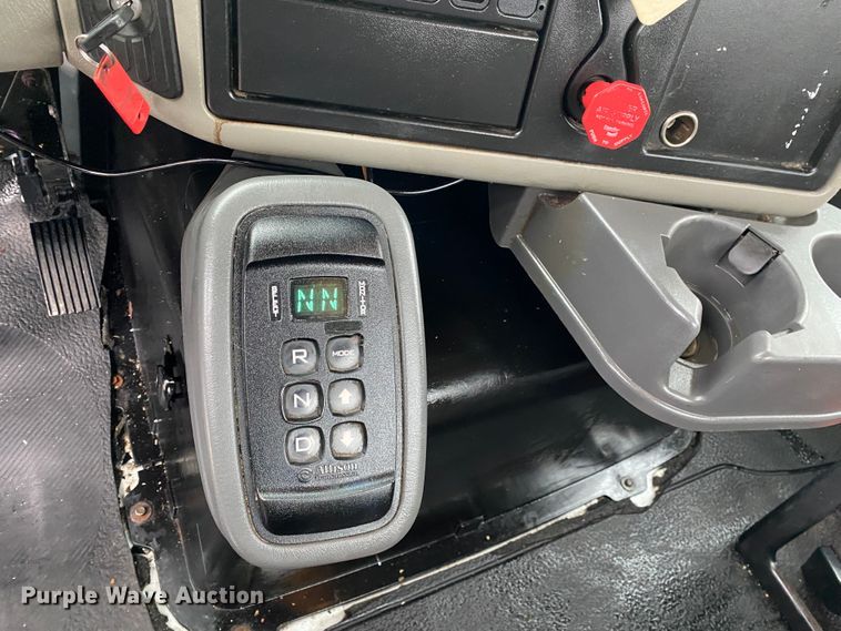 image for item JN9201 2012 International 8600  semi truck