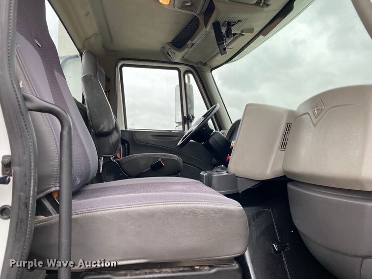 image for item JN9201 2012 International 8600  semi truck