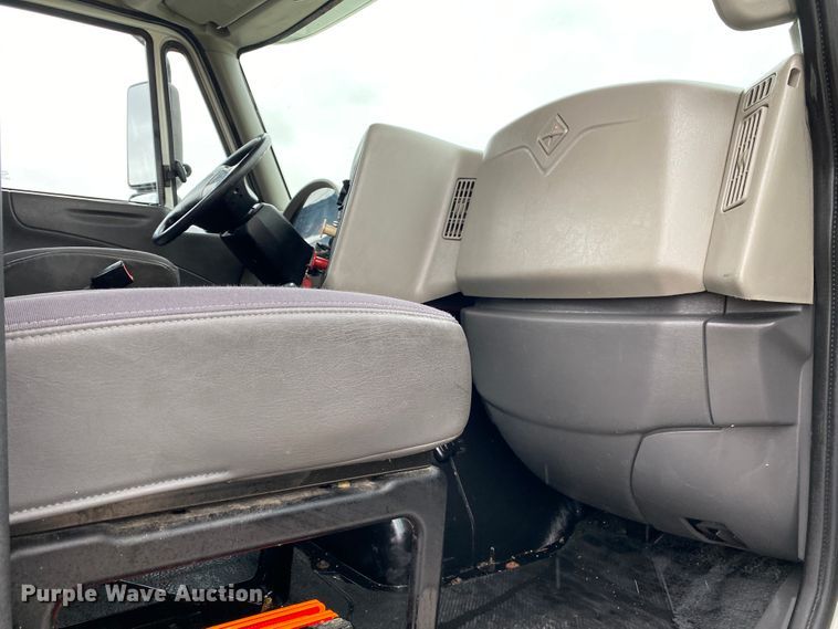 image for item JN9201 2012 International 8600  semi truck