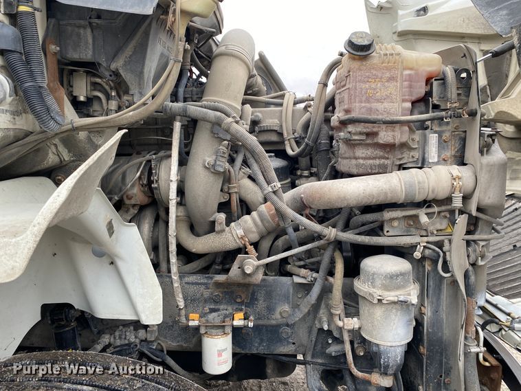 image for item JN9201 2012 International 8600  semi truck