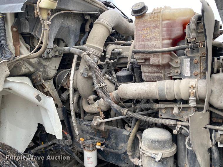 image for item JN9201 2012 International 8600  semi truck