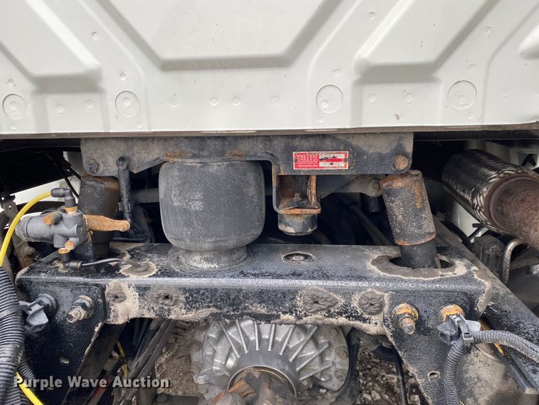 image for item JN9201 2012 International 8600  semi truck