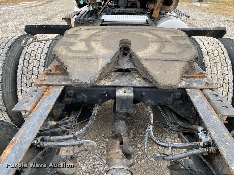 image for item JN9201 2012 International 8600  semi truck