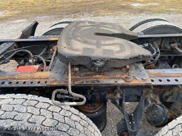 image for item JN9201 2012 International 8600  semi truck