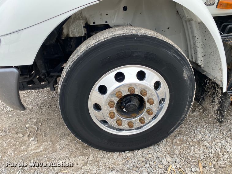 image for item JN9201 2012 International 8600  semi truck