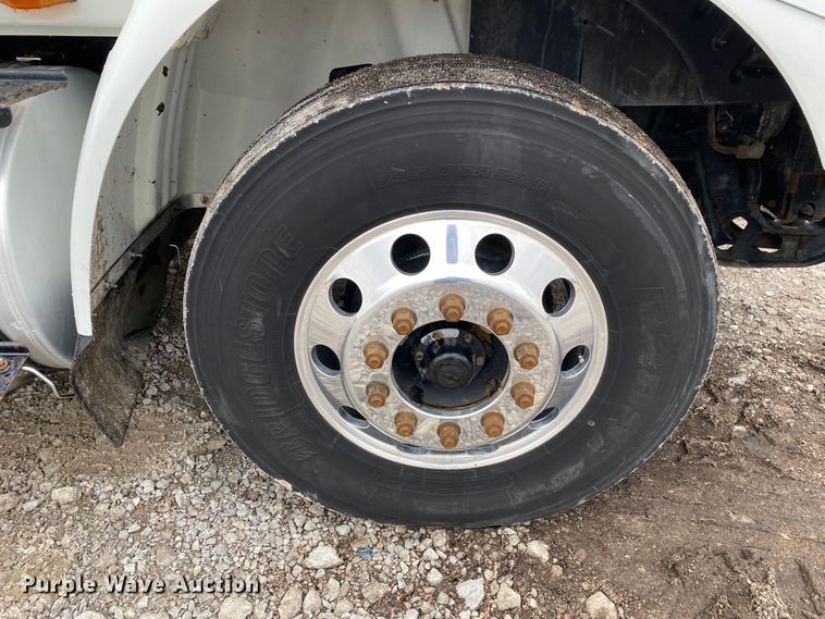 image for item JN9201 2012 International 8600  semi truck