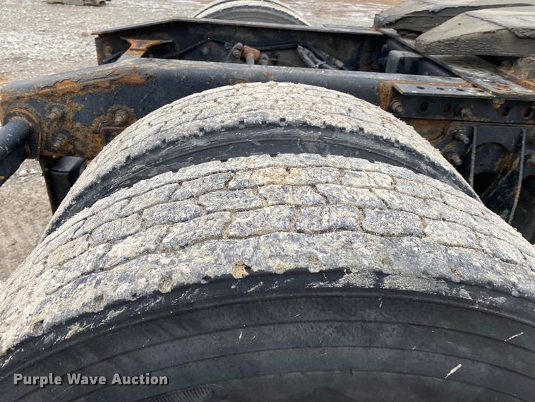 image for item JN9201 2012 International 8600  semi truck