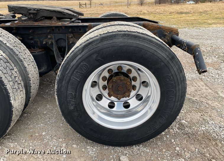 image for item JN9201 2012 International 8600  semi truck