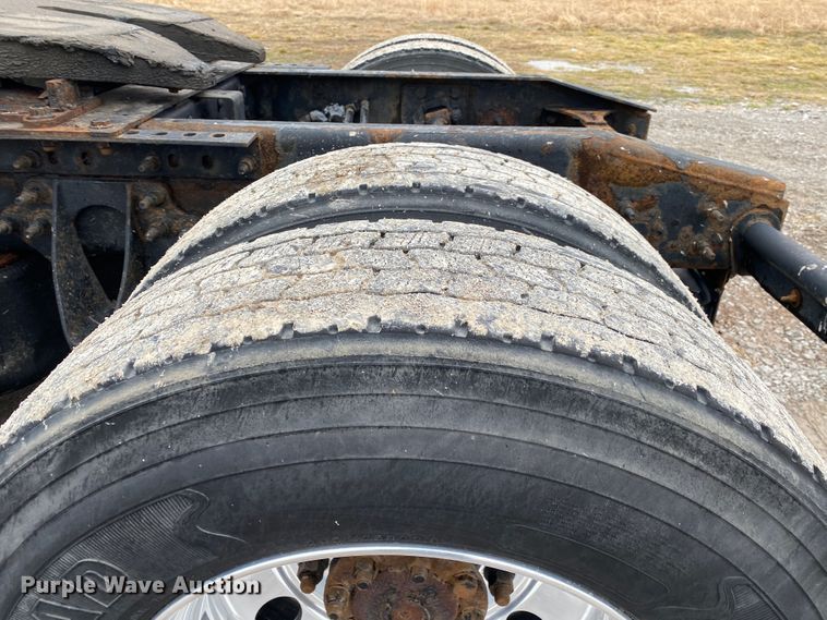 image for item JN9201 2012 International 8600  semi truck