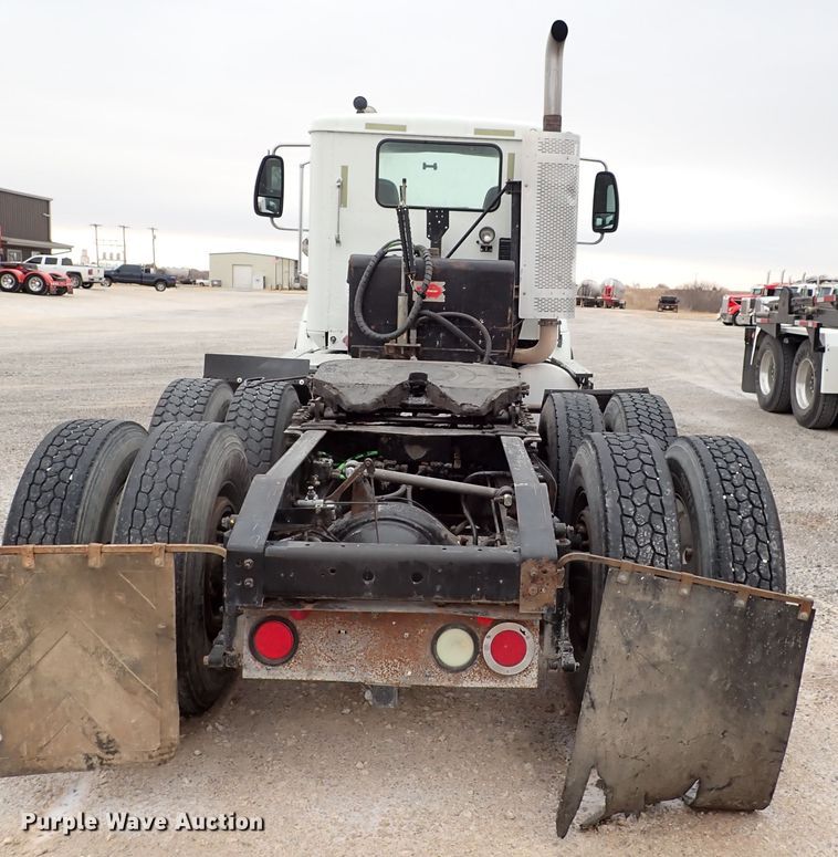 image for item JO9738 2008 International 9200i  semi truck