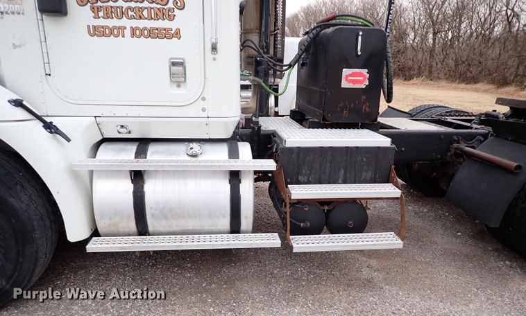 image for item JO9738 2008 International 9200i  semi truck